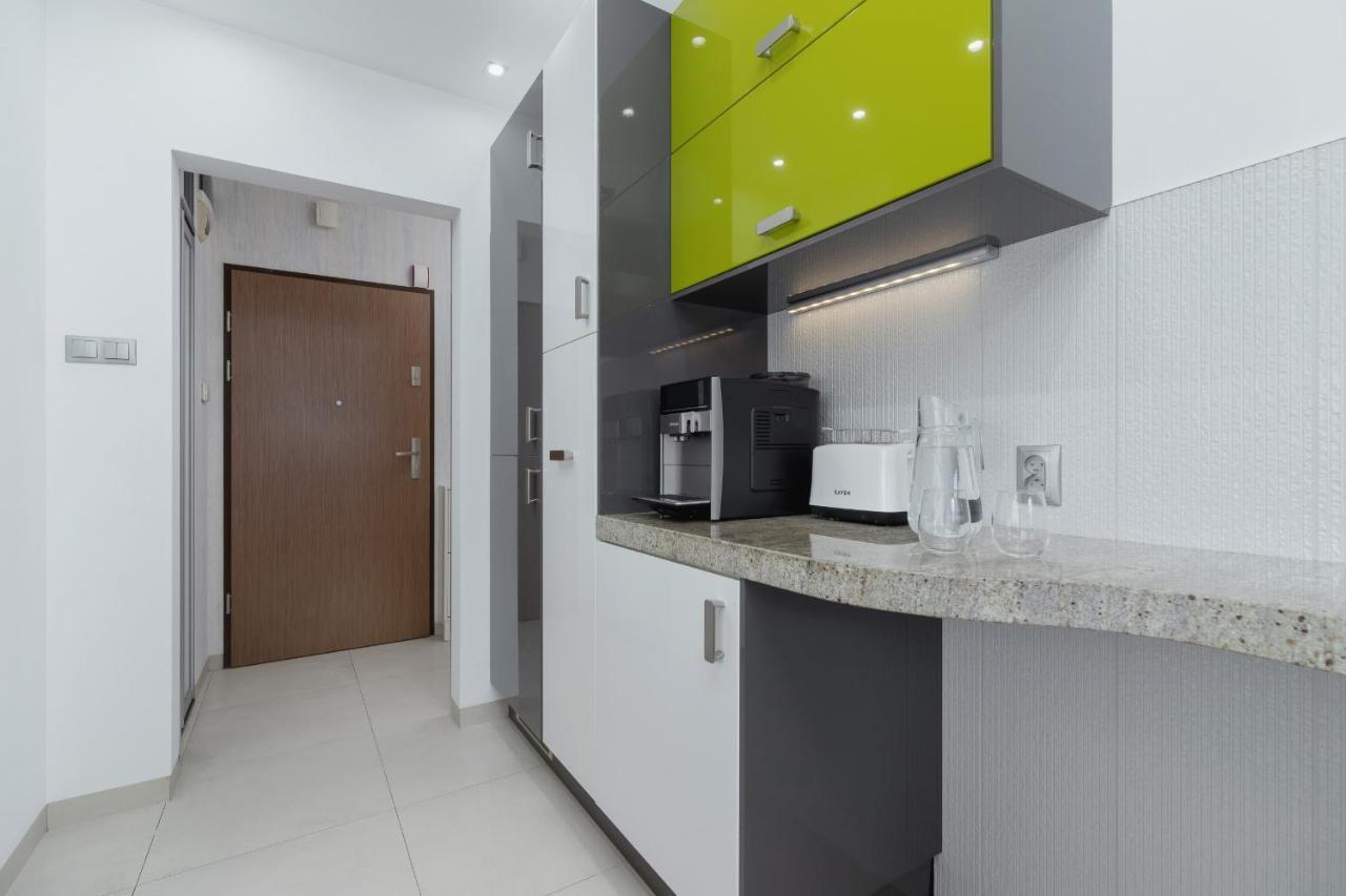 Kraków Błonia Apartment with Balcony by Renters Exterior foto